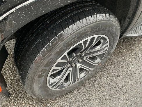 New 2026 Jeep Grand Wagoneer 4WD w/ Premium Group I image 10