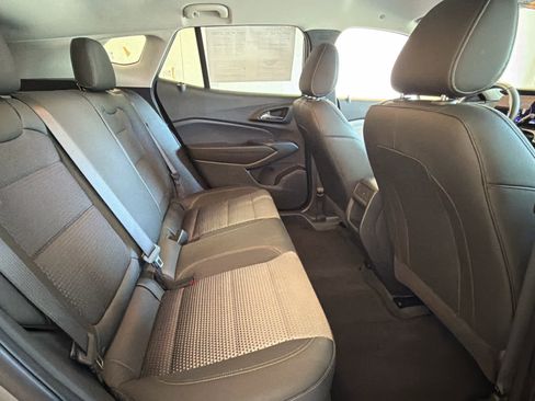 Used 2025 Chevrolet Trax LT w/ LT Convenience Package FWD image 31