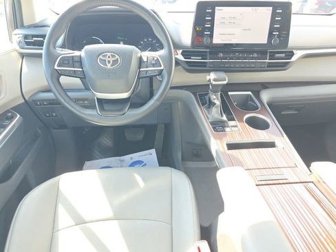 Used 2024 Toyota Sienna XLE image 20
