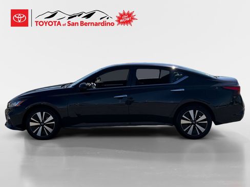 Used 2022 Nissan Altima 2.5 SV image 2