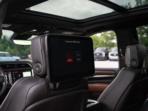 Used 2024 GMC Yukon Denali Ultimate AWD/4WD image 37