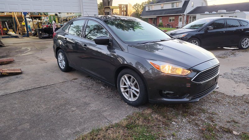 Used 2018 Ford Focus SE FWD image 2