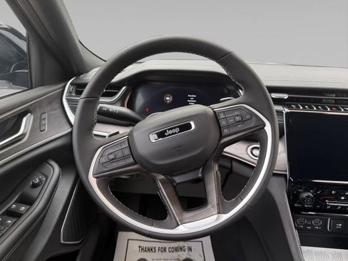 New 2025 Jeep Grand Cherokee L Limited w/ Luxury Tech Group II AWD/4WD image 12
