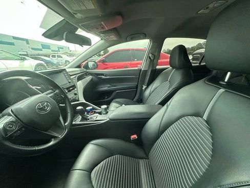 Used 2021 Toyota Camry SE w/ Carpet Mat Package (TMS) image 8