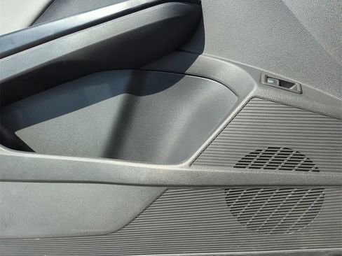 Used 2022 Volkswagen Taos SE image 27