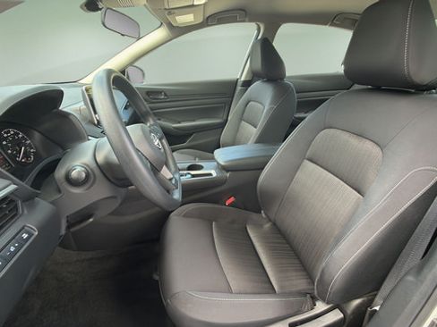 Certified 2025 Nissan Altima 2.5 S FWD image 9