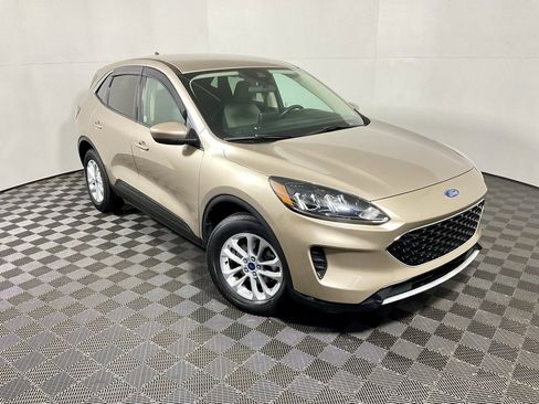 Used 2020 Ford Escape SE image 3