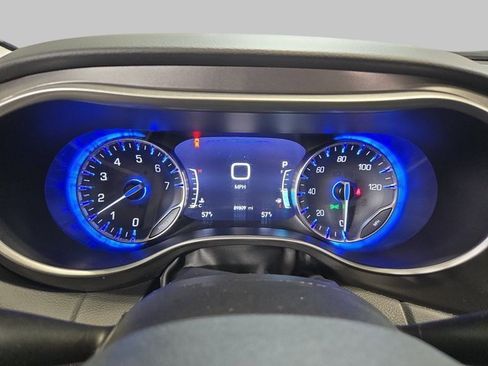 Used 2023 Chrysler Pacifica Touring-L image 20