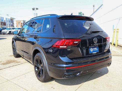 Used 2024 Volkswagen Tiguan SE R-Line AWD/4WD image 3
