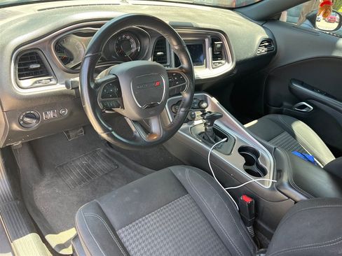 Used 2019 Dodge Challenger SXT w/ Driver Convenience Group RWD image 2