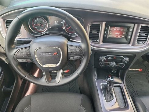 Used 2016 Dodge Charger SE image 11