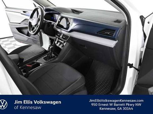 Certified 2023 Volkswagen Taos SE w/ Panoramic Sunroof Package image 12