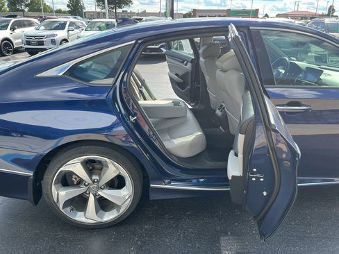 Used 2018 Honda Accord Touring image 38