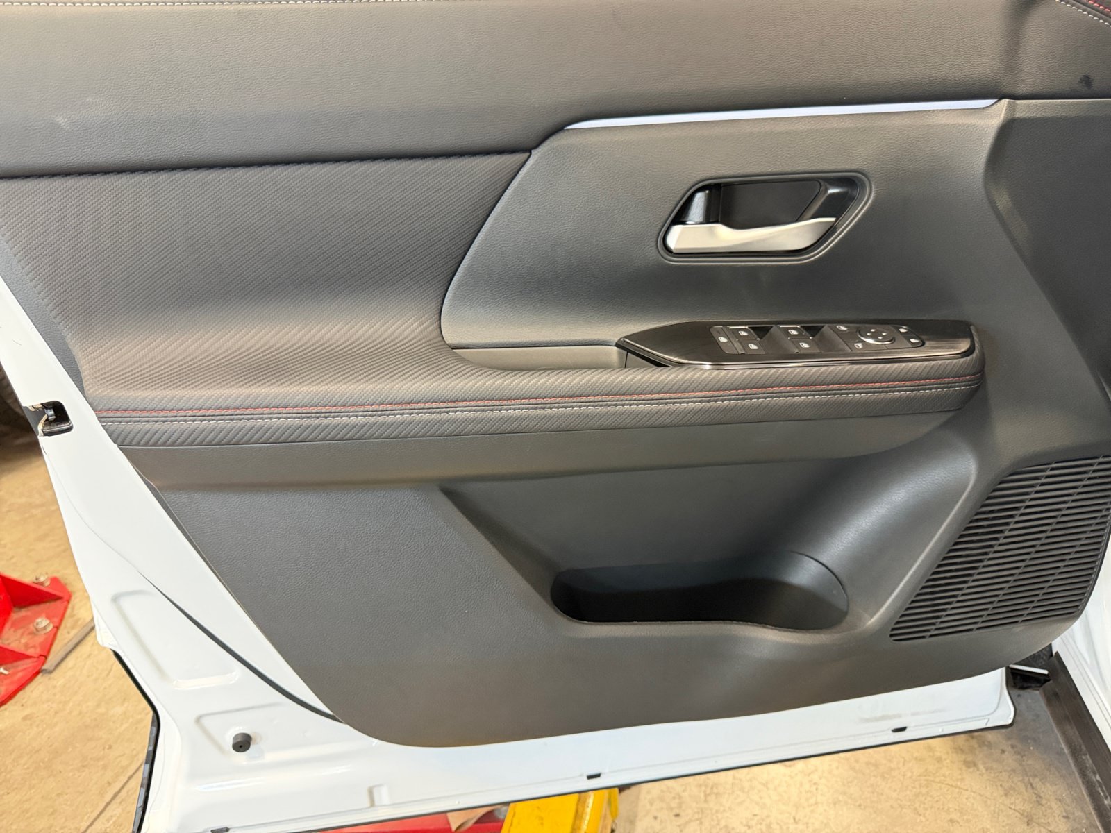 Used 2026 Nissan Kicks SR FWD image 25