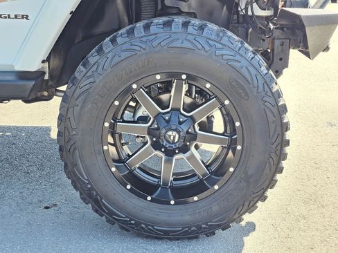 Used 2014 Jeep Wrangler Sahara w/ Connectivity Group image 9