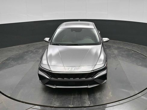 Used 2025 Hyundai Elantra SEL image 24