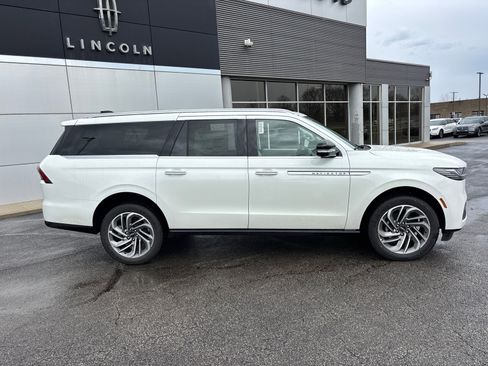 New 2026 Lincoln Navigator L Reserve AWD/4WD image 8