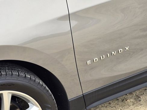 Used 2018 Chevrolet Equinox Premier image 17