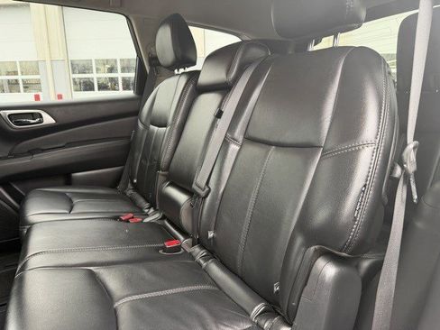 Used 2019 Nissan Pathfinder SL image 18