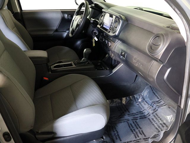Used 2022 Toyota Tacoma SR AWD/4WD image 31