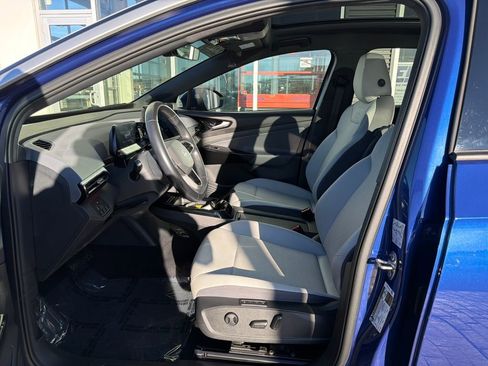 Certified 2021 Volkswagen ID.4 Pro S w/ Gradient Package image 11