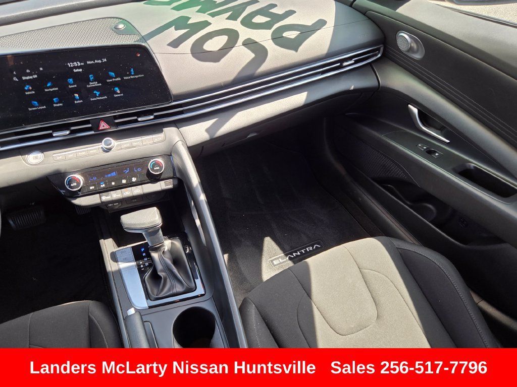 Used 2024 Hyundai Elantra SEL FWD image 17
