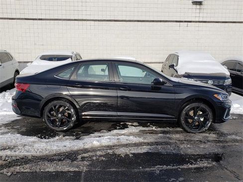 New 2026 Volkswagen Jetta SE image 2