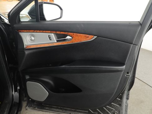 Used 2020 Lincoln Nautilus Reserve w/ Equipment Group 202A image 15