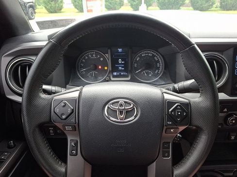 Used 2019 Toyota Tacoma TRD Sport w/ Four Season Floor Mat Package AWD/4WD image 18
