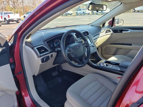 Used 2018 Ford Fusion SE w/ Fusion SE Technology Package FWD image 28
