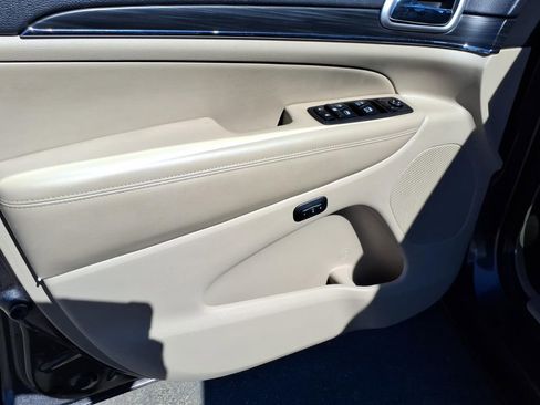 Used 2019 Jeep Grand Cherokee Limited image 14