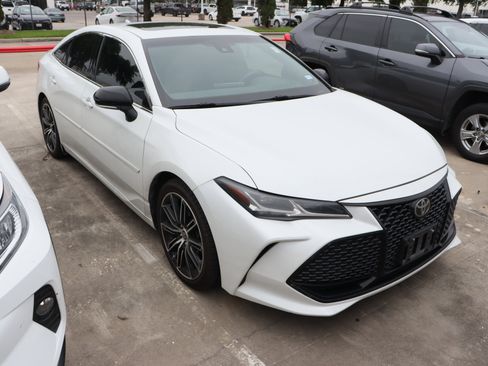 Used 2022 Toyota Avalon Touring FWD image 2