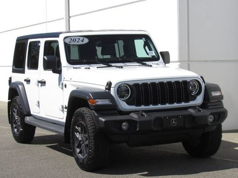 Used 2024 Jeep Wrangler Unlimited Sport AWD/4WD image 2