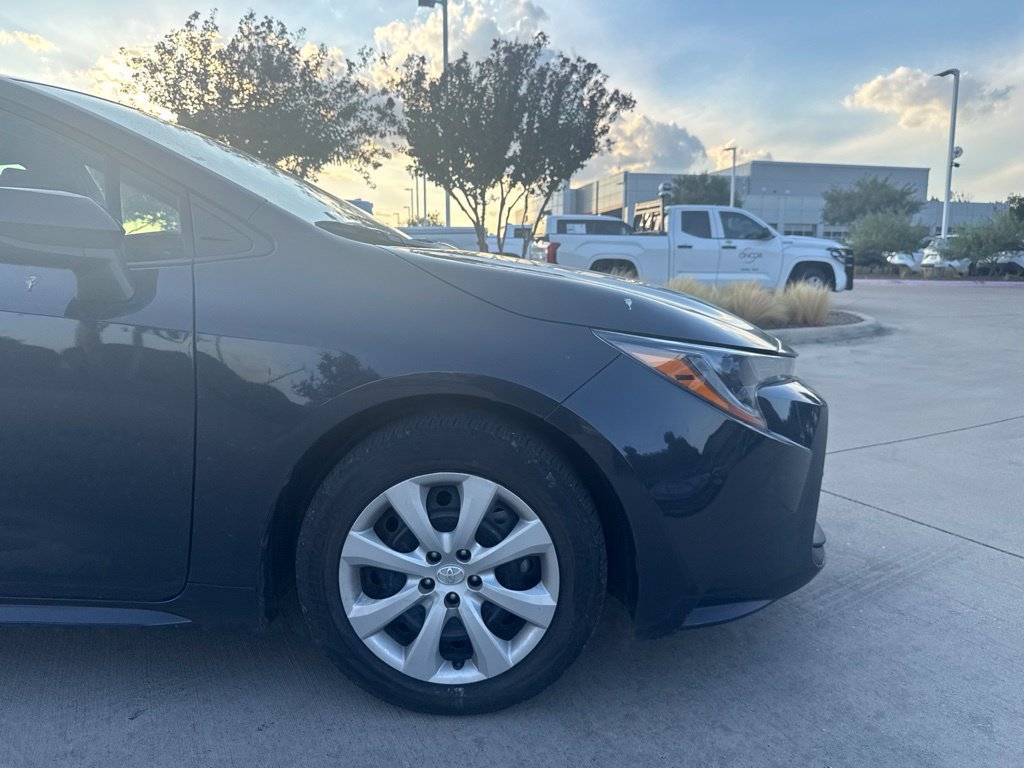Used 2025 Toyota Corolla LE FWD image 17