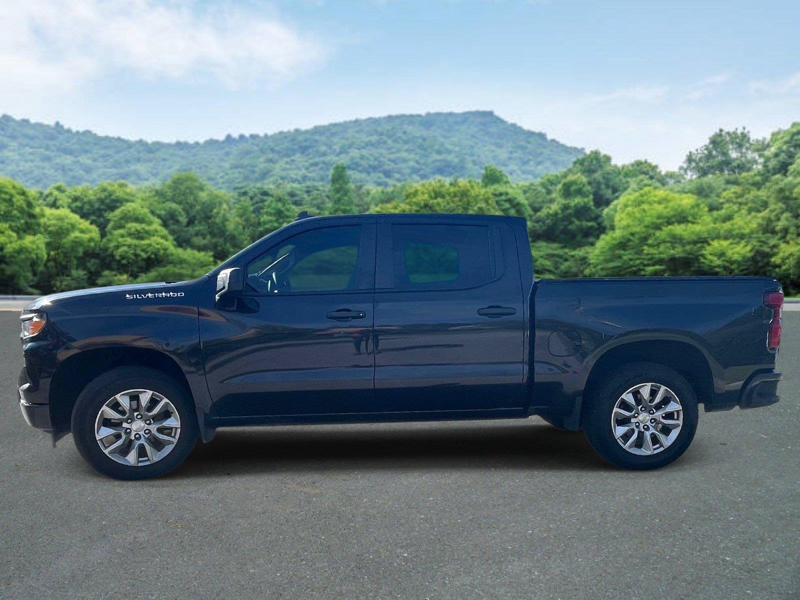 Used 2023 Chevrolet Silverado 1500 Custom RWD image 4