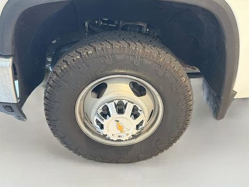 Used 2024 Chevrolet Silverado 3500 LT w/ Convenience Package image 24