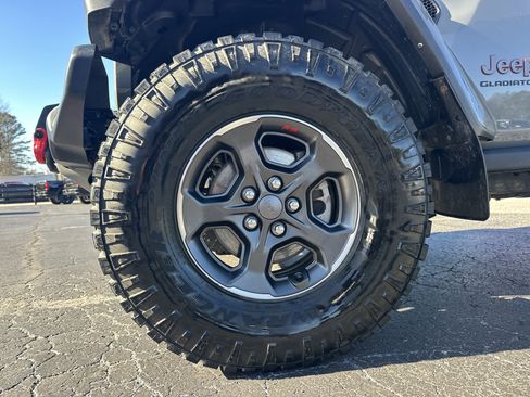 Used 2022 Jeep Gladiator Rubicon w/ Cold Weather Group image 12