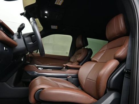 Used 2025 Lincoln Navigator Reserve AWD/4WD image 16