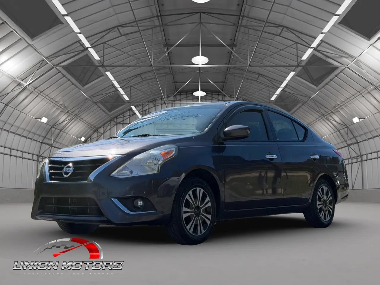 Used 2015 Nissan Versa SV FWD image 3
