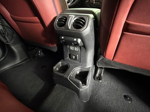 Used 2023 Jeep Wrangler Sahara image 31