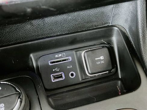 Used 2014 Jeep Cherokee Latitude w/ Comfort/Convenience Group AWD/4WD image 21