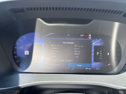 Certified 2023 Volvo XC40 B5 Plus w/ Driver Assist Package AWD/4WD image 21