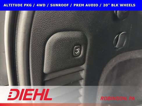 Used 2018 Jeep Grand Cherokee Altitude image 10