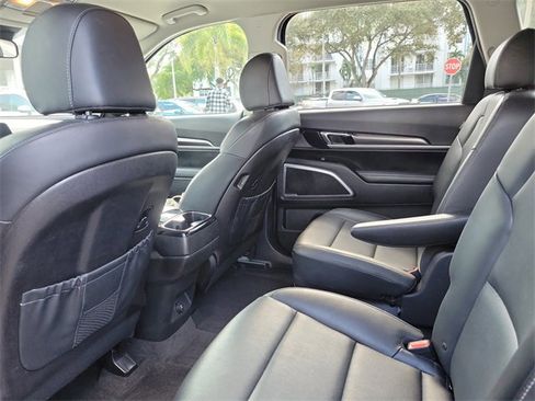 Used 2024 Kia Telluride S image 9