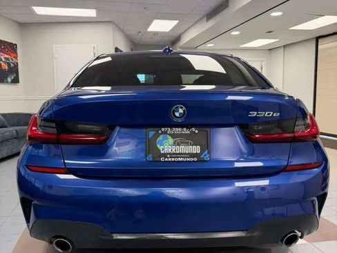 Used 2022 BMW 330e w/ M Sport Package RWD image 5