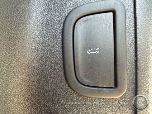 Used 2024 Chevrolet Traverse LT AWD/4WD image 32