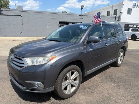 Used 2012 Toyota Highlander Limited w/ Tow Pkg AWD/4WD image 3