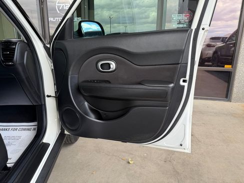 Used 2016 Kia Soul FWD image 33