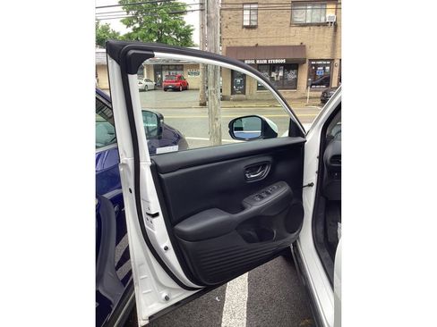 Used 2023 Honda HR-V LX image 16