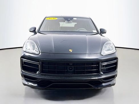 Used 2020 Porsche Cayenne Turbo image 2